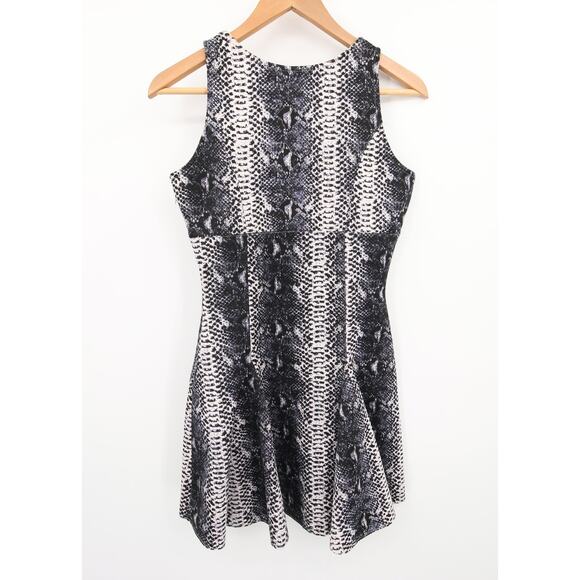 Stylestalker Dress Gray Snakeskin Print Sleeveless Mini Fit Flare Scoop Neck 2 - Picture 10 of 10